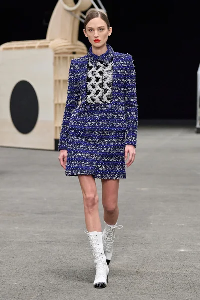 Look 17